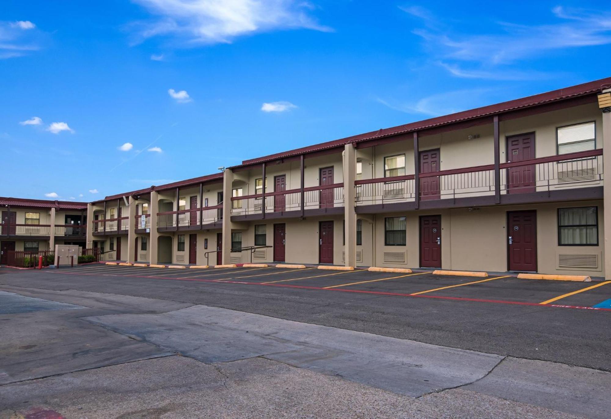 Red Roof Inn North Dallas - Park Central Exterior foto